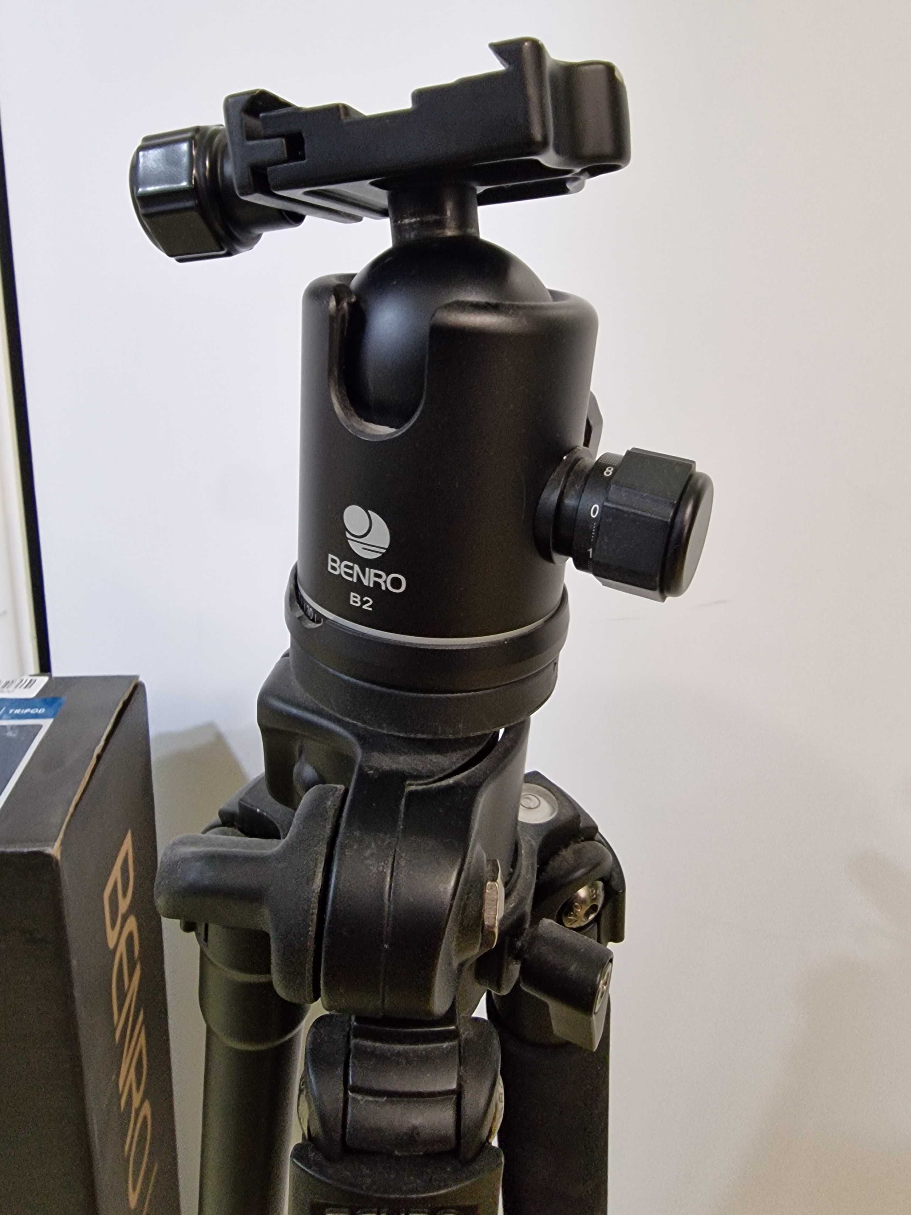 Фотоапарат Nikon D3200 с 2 обектива плюс статив Benro