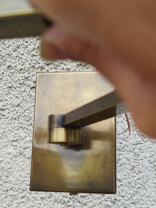 АНТИКВАРНА месингова стенна лампа с двойно чупещо се рамо