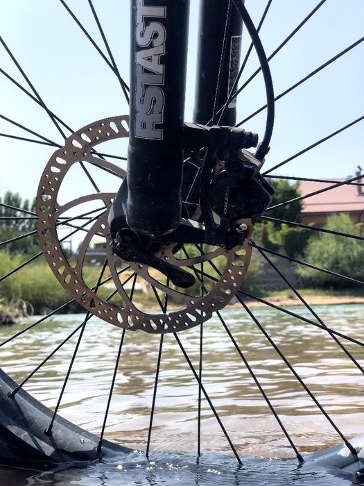Elektricheskiy velosiped sotiladi