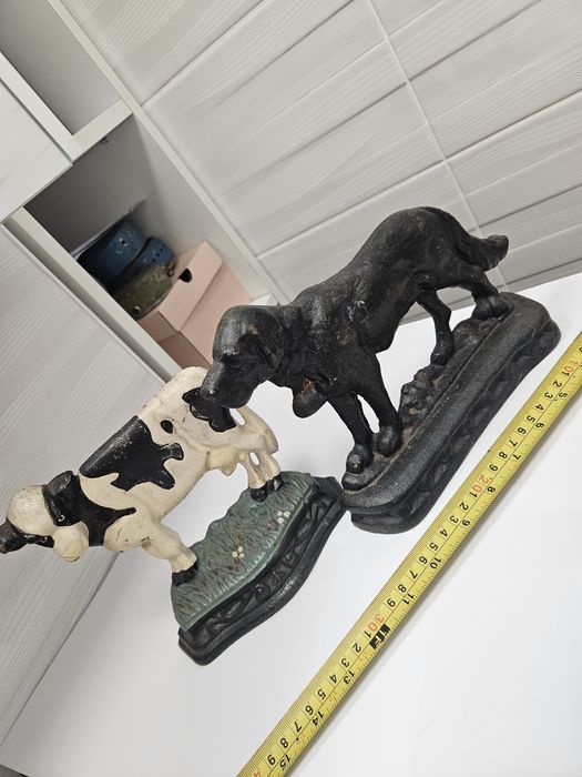 Caine și vaca opritoare de fonta