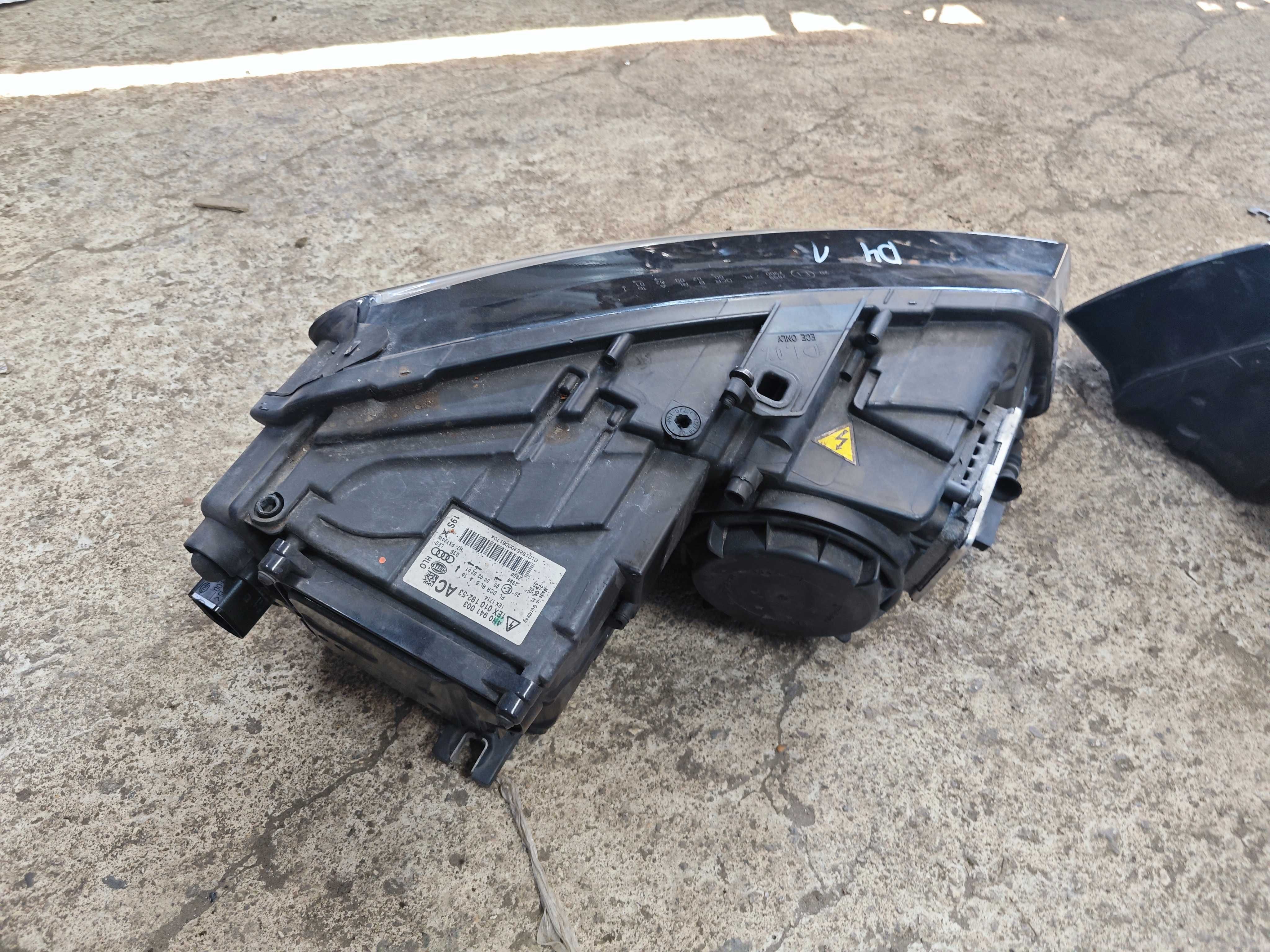 Фар фарове ляв и десен Audi A8 D4 Xenon BI-Xenon