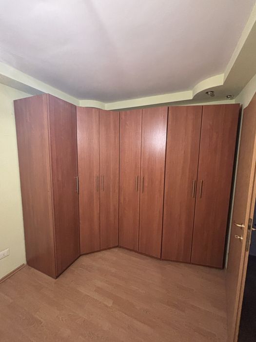 Vand dulap dormitor pe colt