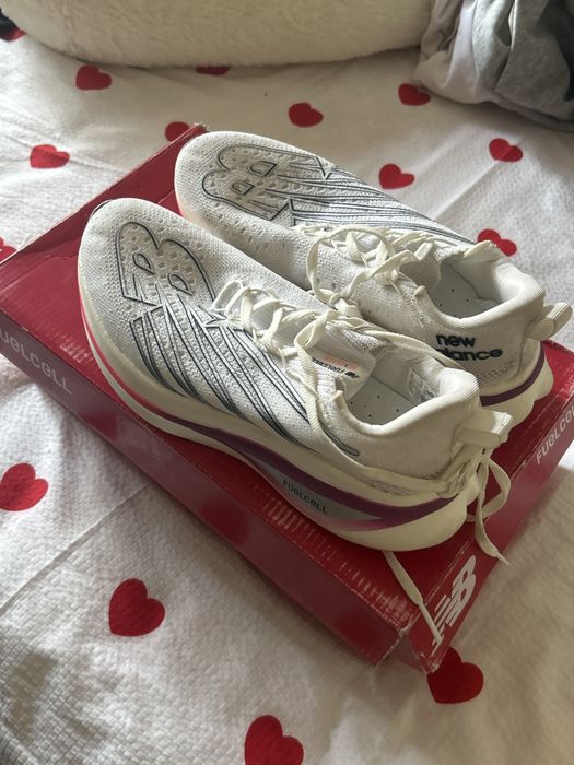 Спортивные кроссовки