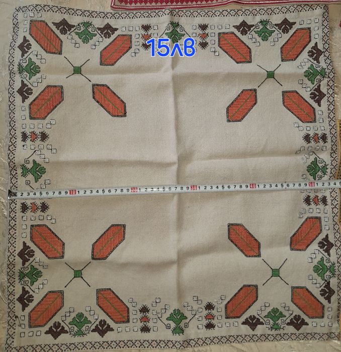 Бродирани карета