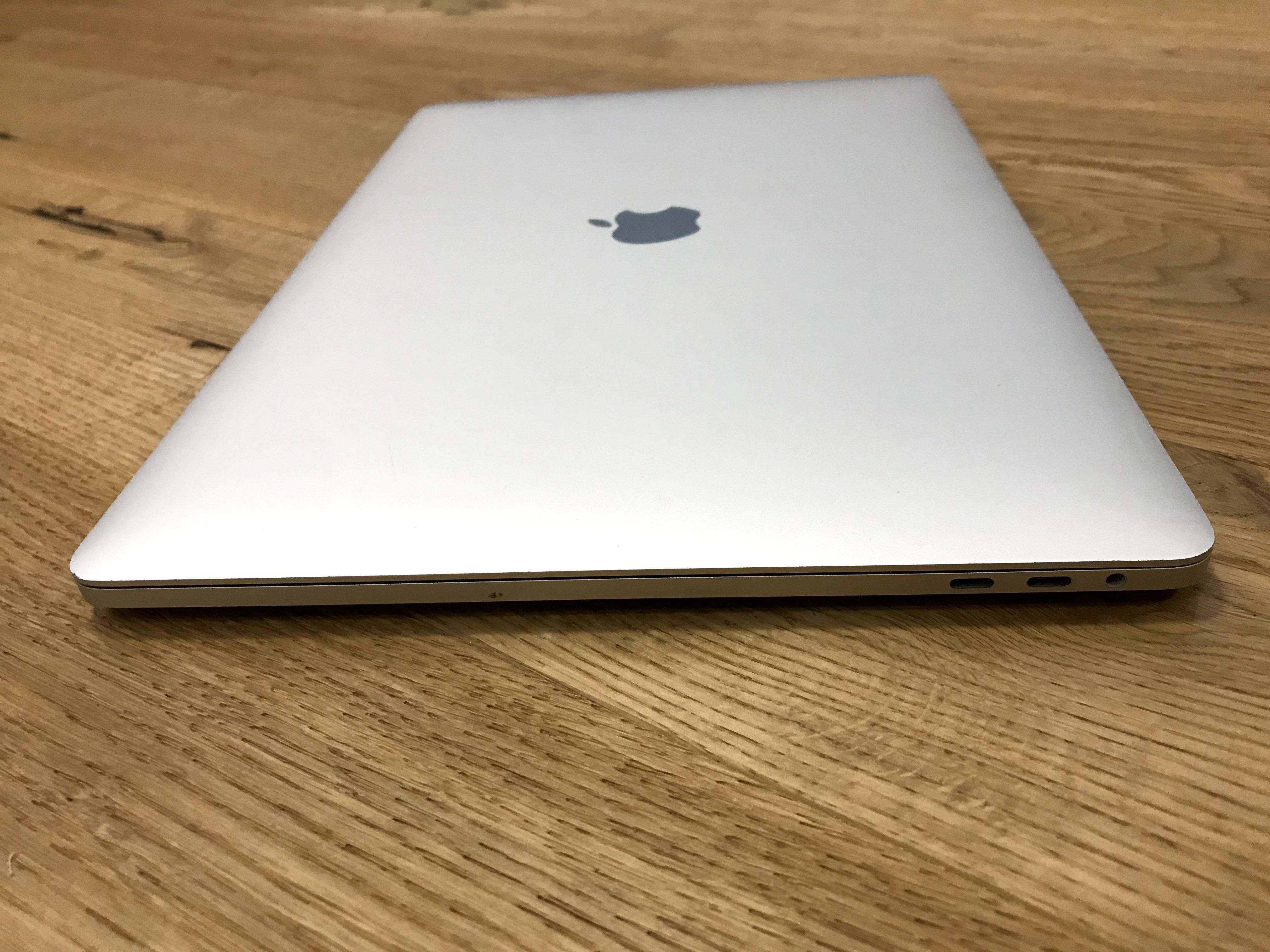 MacBook Pro 2017 15.4 inch 3.1GHz i7 Quad Core 16GB DDR3 512MB SSD
