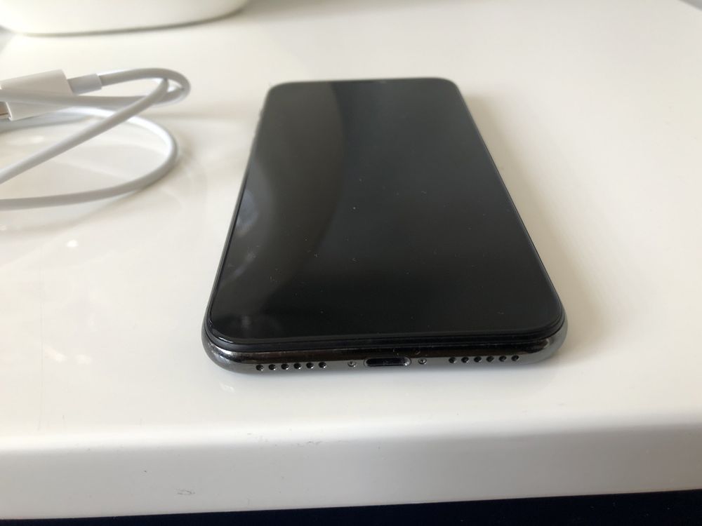 iphone X черен/Black 100 % батерия 64 GB плюс кейс по избор
