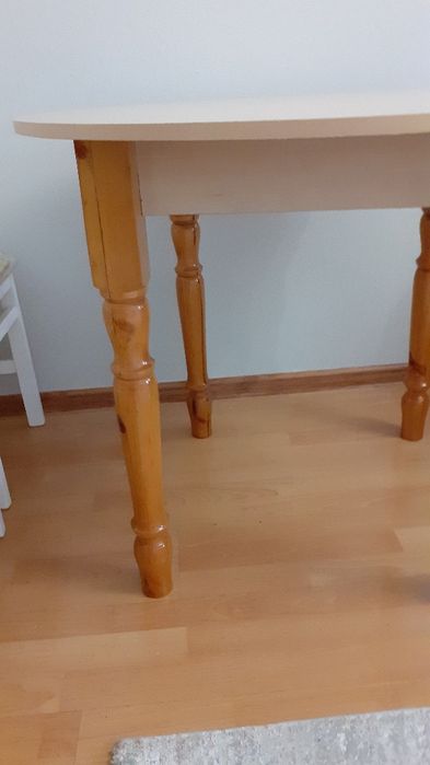 Стол круглый  в хорошем состоянии