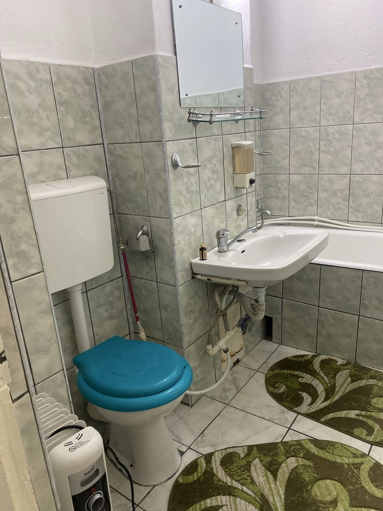 Garsoniera cu debara si garaj de vanzare