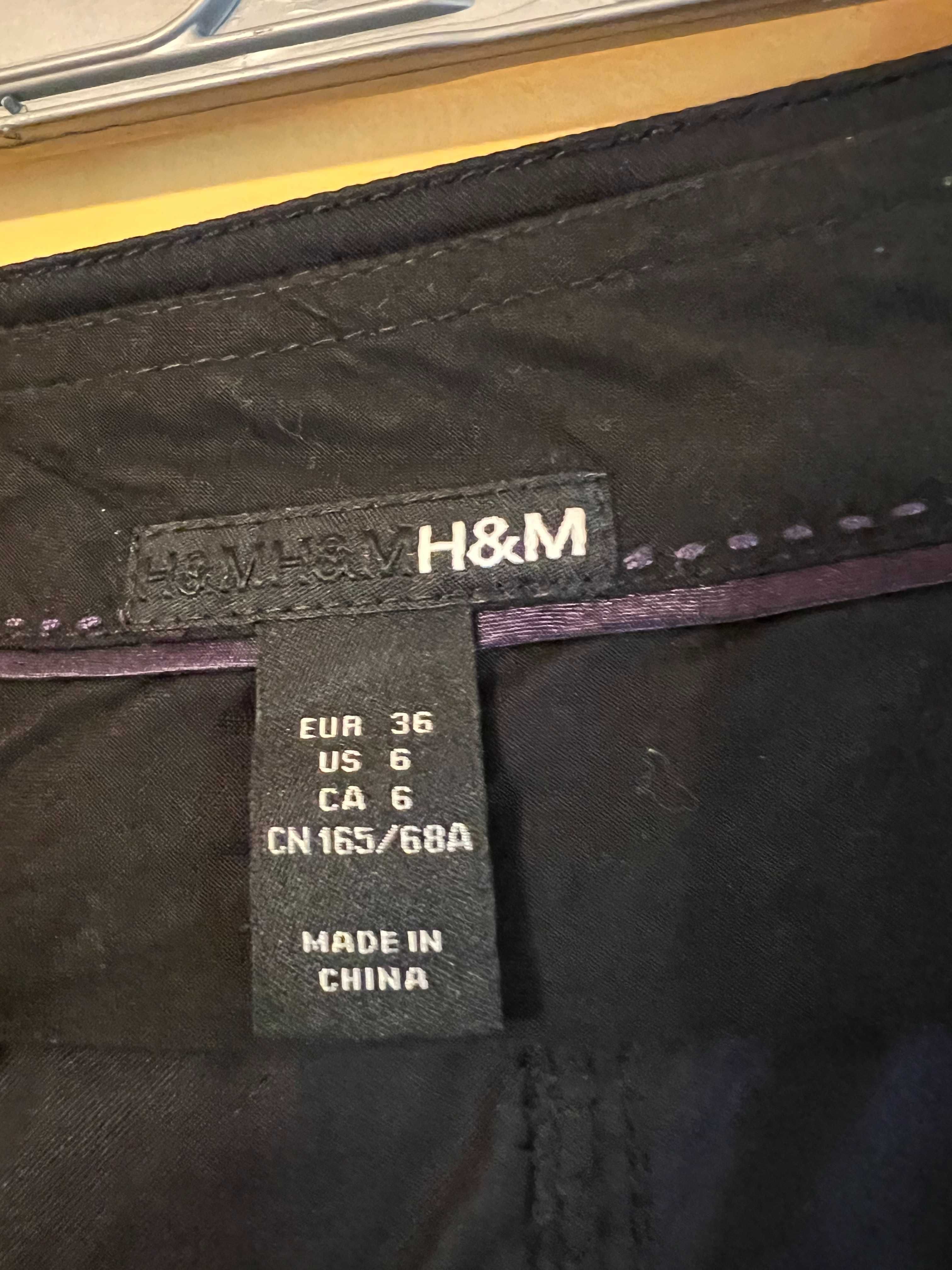 Fusta neagra H&M, dreapta