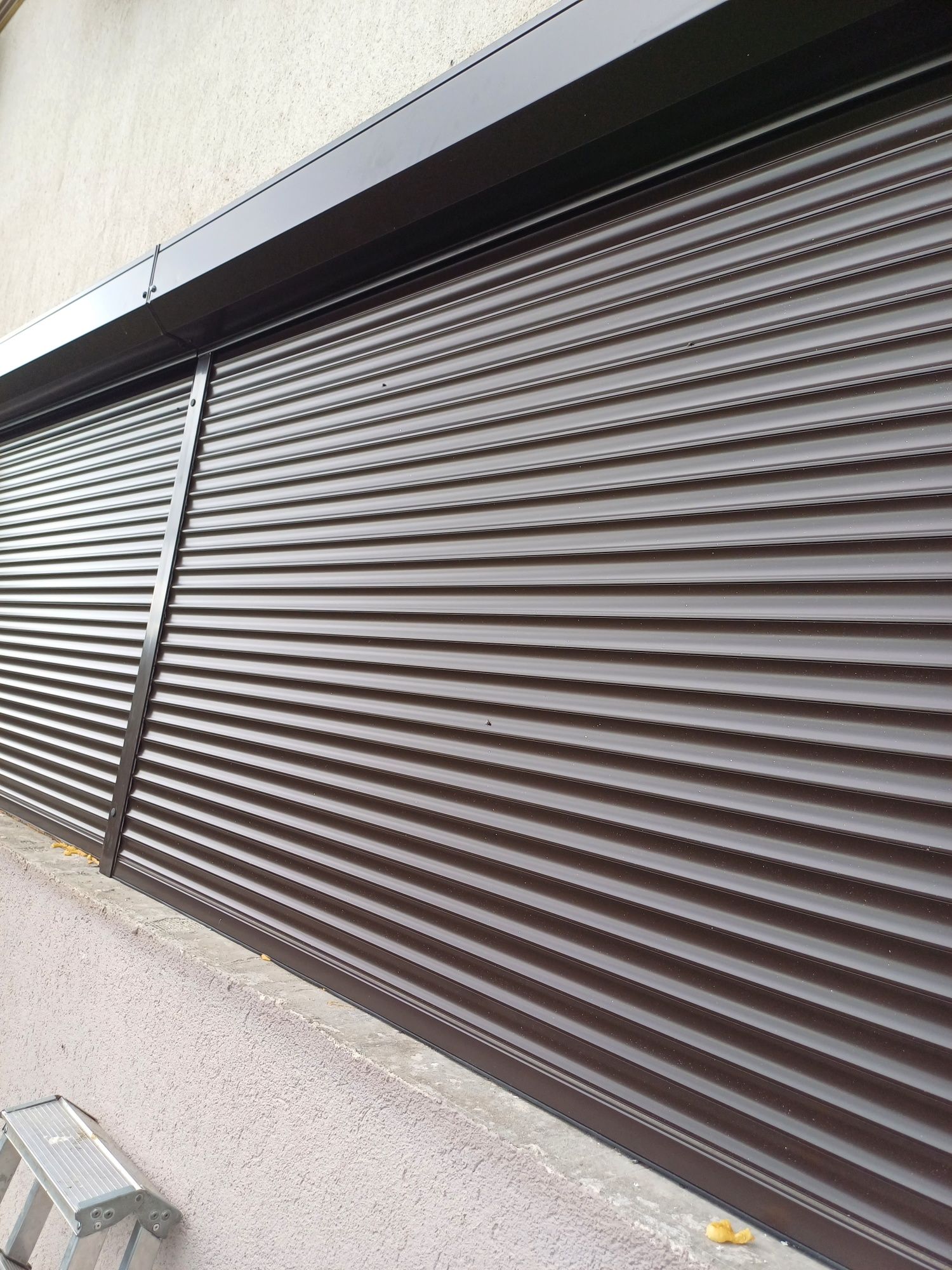 Inchideri terase cu usi glisante si rulouri exterioare aluminiu