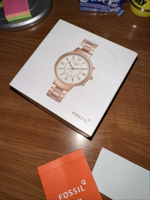 Ceas Fossil Q Hybrid – model de damă, elegant, rose-gold