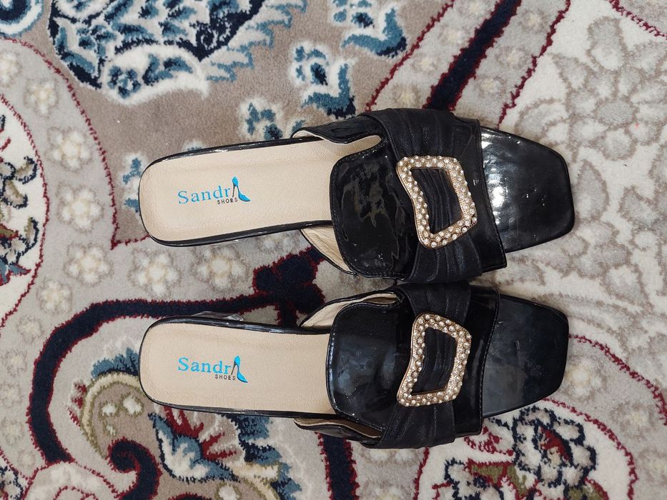 Jenskiy oyoq kiyimlar yengi