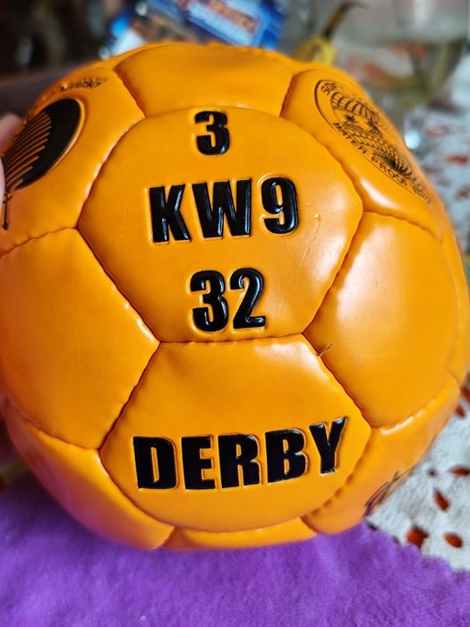 Колекционерска футболна топка на Литекс с четири автографа