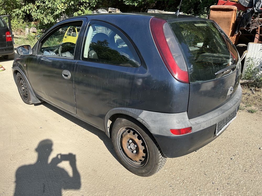 На части Opel Corsa C 1.0i 16V