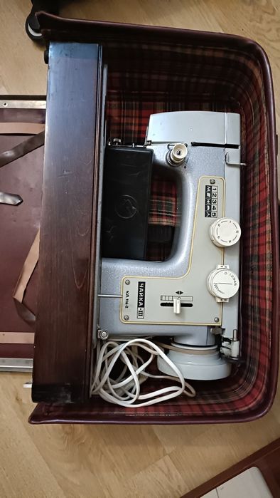 Mașina Rusească de cusut electrica