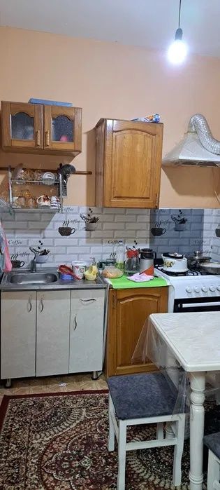 Чиланзар 8, Продаётся квартира 2/4/4, ор-р: Оптовый Рынок