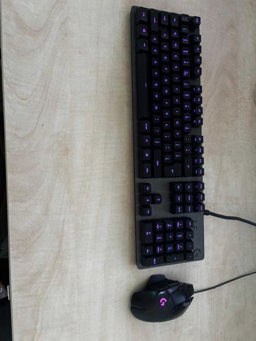 Vând set complet gaming Logitech în stare bună