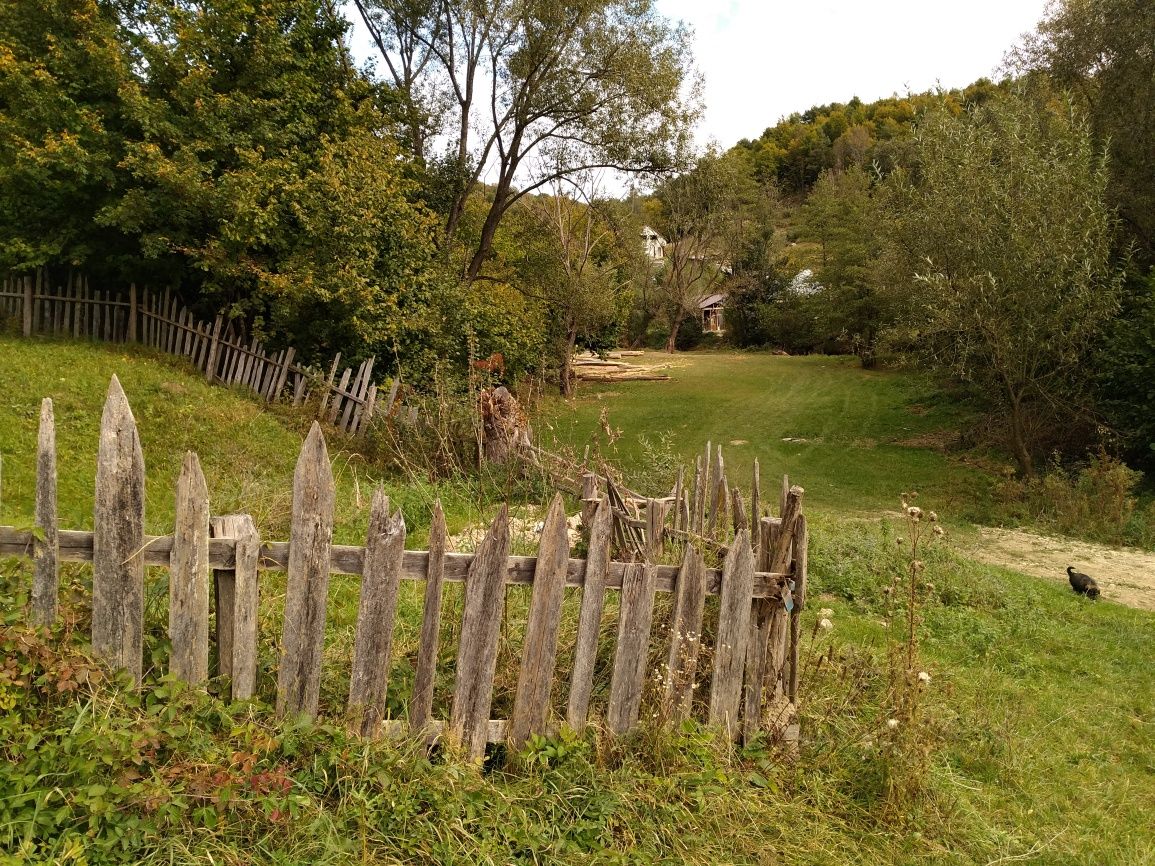 Vand teren in Slanic Moldova