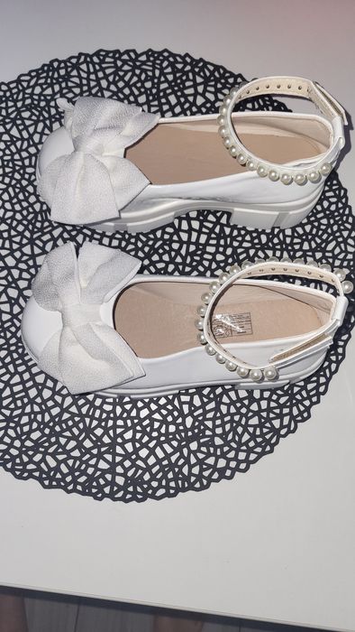 Vând pantofi fetite nr 34