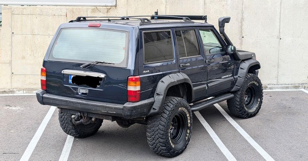 Jeep Cherockee  2.5