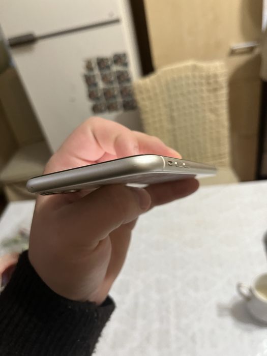 Айфон 11 идеал с коробкой все работает