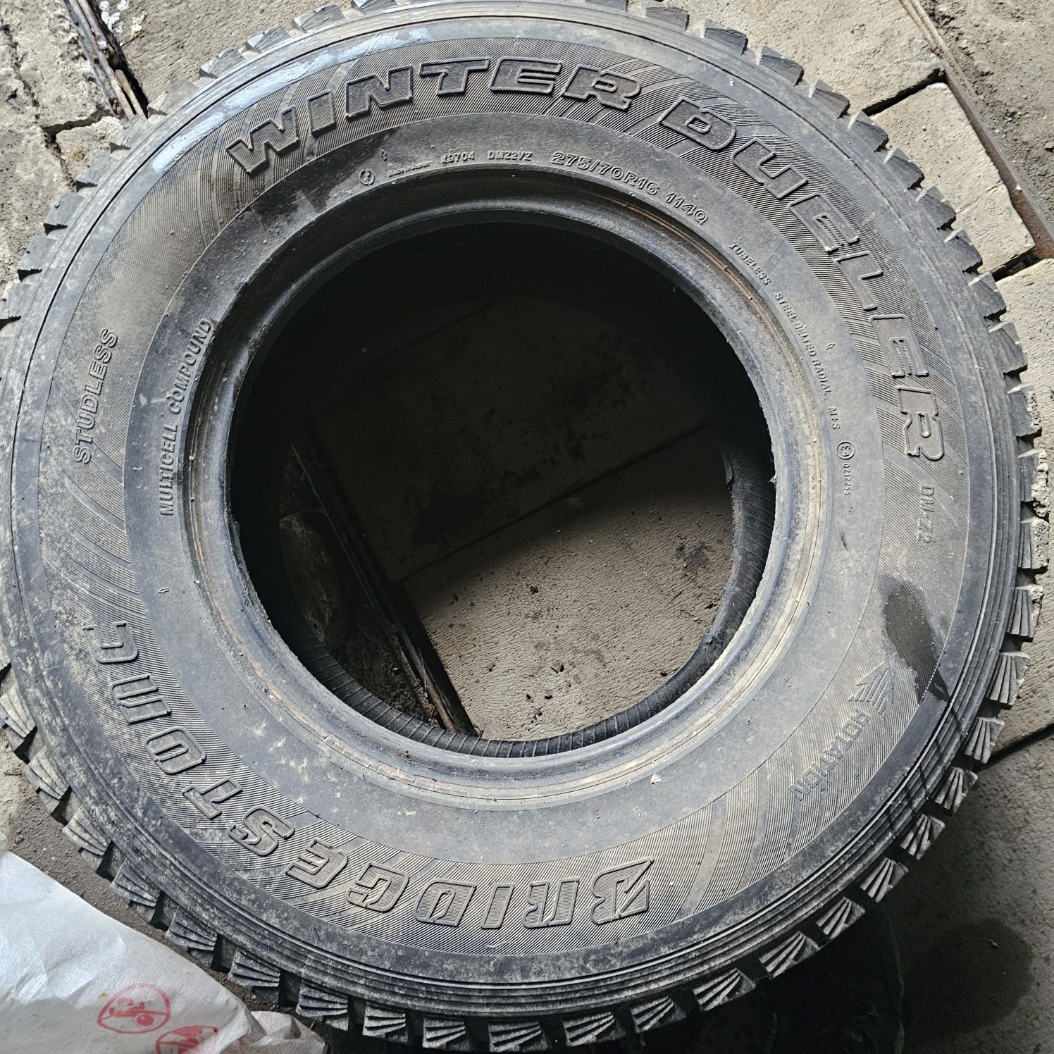 Продам 3 шины на внедорожник