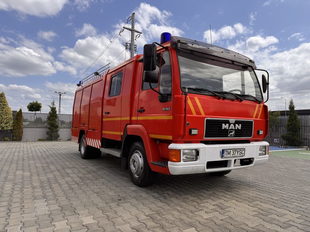 Mașina de pompieri MAN 10.153, înmatriculată și dotată cu echipamente