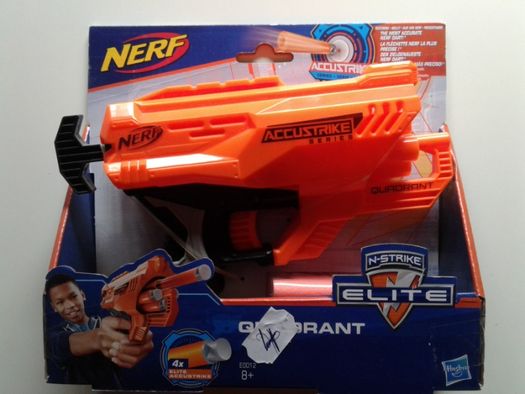 Pistol cu gloante buretoase Nerf Quadrant gama Elite Accustrike, nou