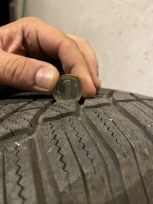4бр. 215/70/16 BRIDGESTONE LM005- зимни