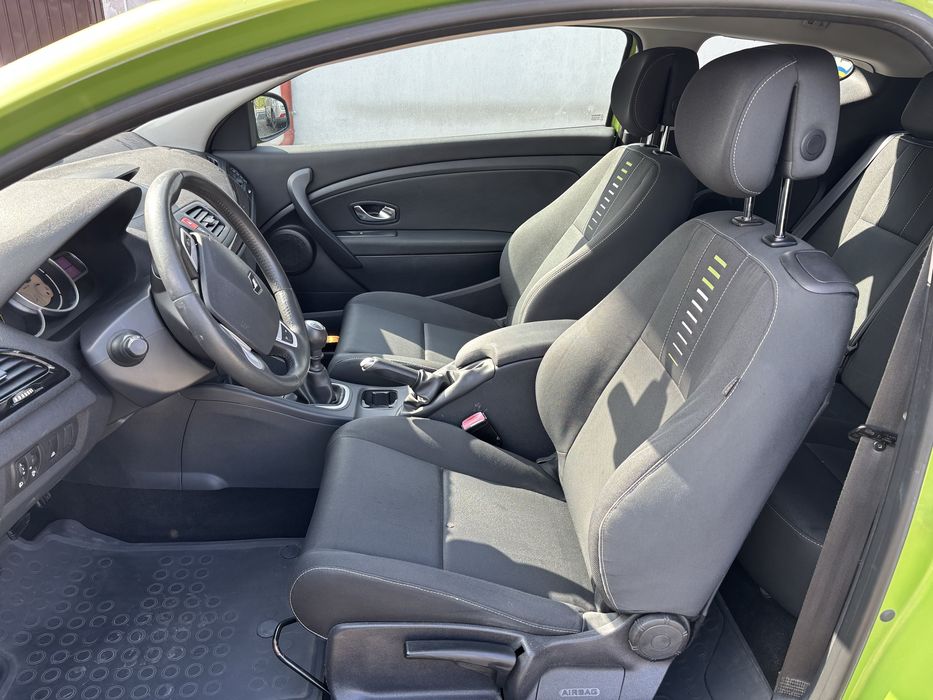 Renault Megane Coupe 1.6-16v - 110cp - 05/2012 - Climatronic -