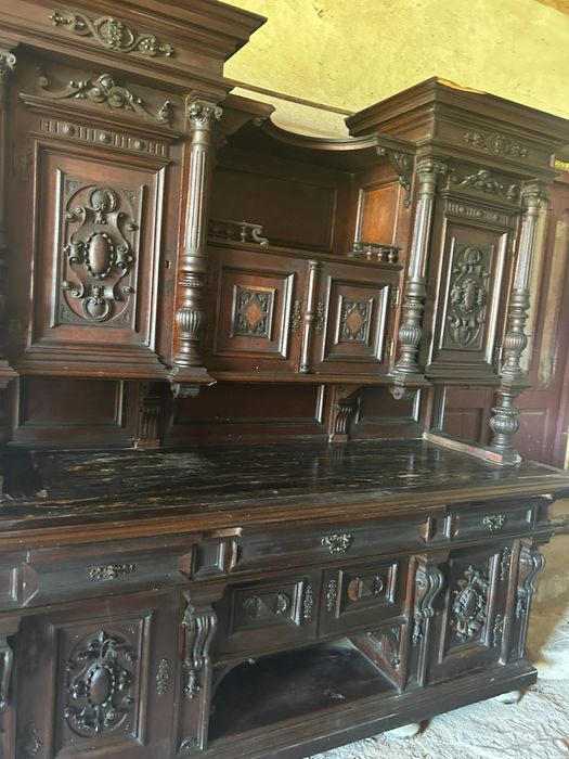 Vând credent lemn masiv,sculptat..