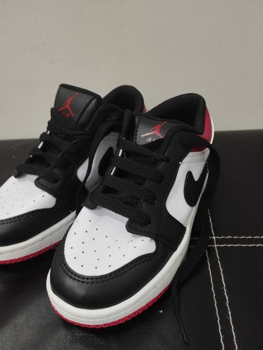 Нови кецове ,номер 30