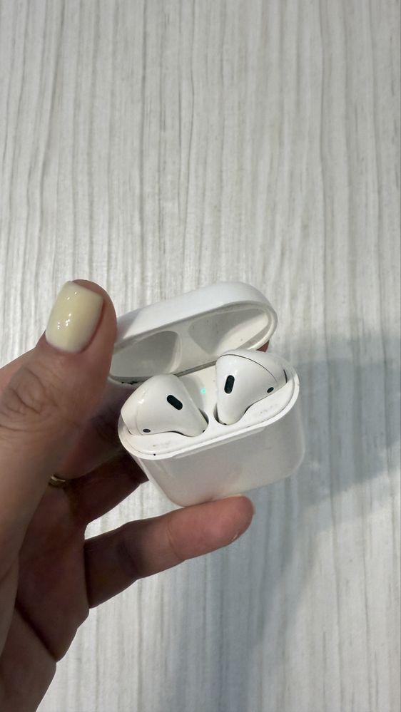Продам Airpods 2