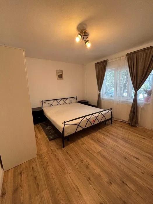 Închiriez apartament cu 3 camere in zona Odobescu