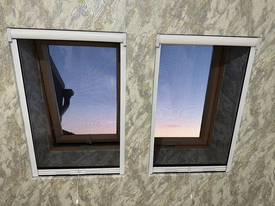 Plase insecte tip rulou geam mansarda