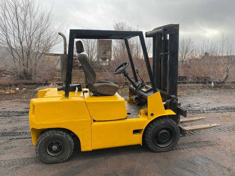 Погрузчик Балканкар Хорошее состояние 3,2 тонны 3,3 метра АКПП Дизель