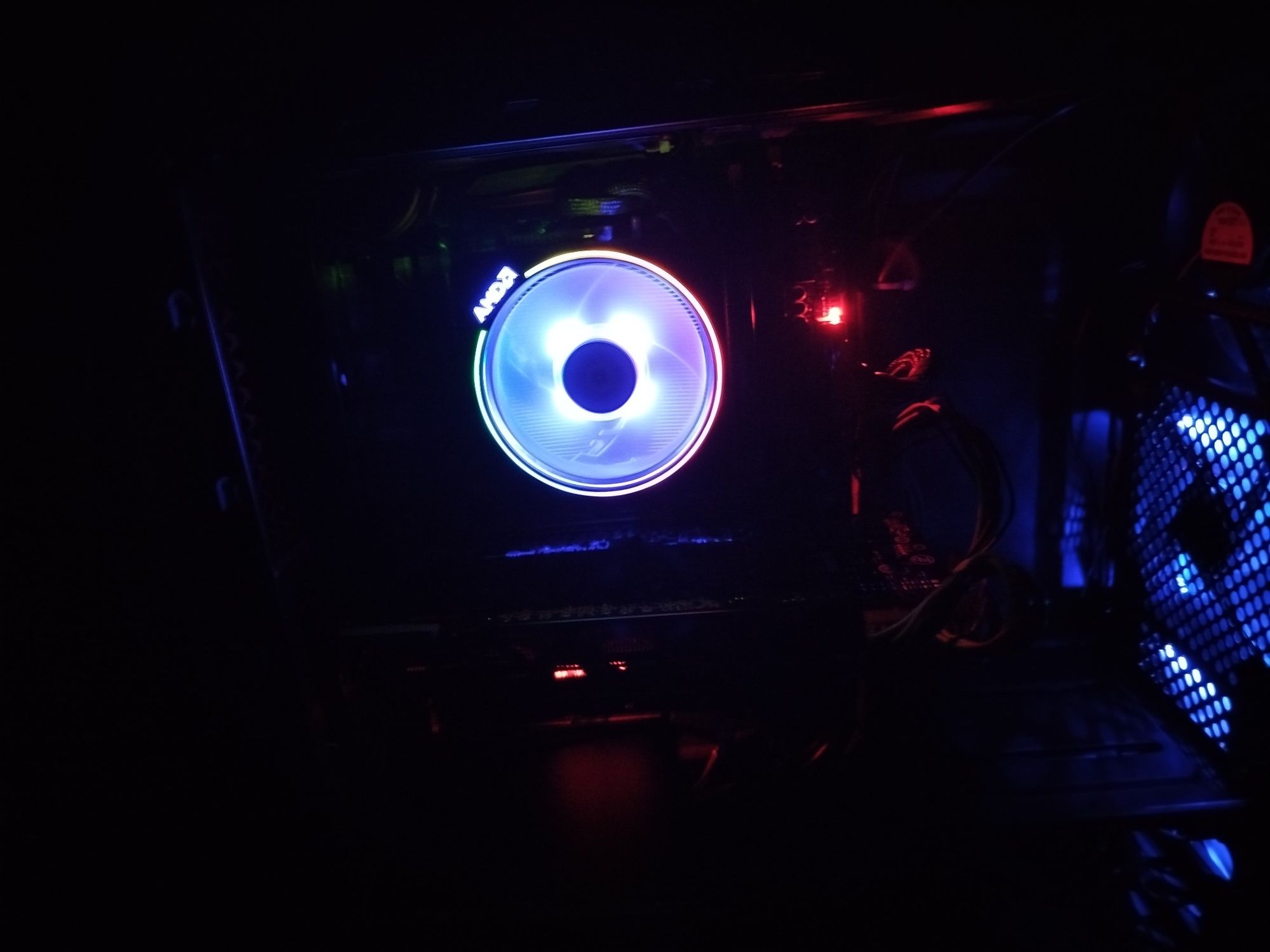 AM4 Ryzen 5 2600 / MSI B450 Gaming Plus / R9 280 / 8GB RAM / Zalman Z1