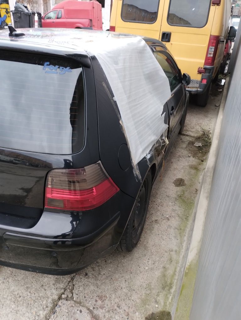 Volkswagen Golf IV 1.8 turbo avariat