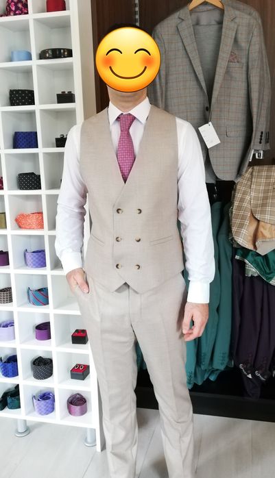 Costum 3 piese, cu vesta bej 48  CA NOU