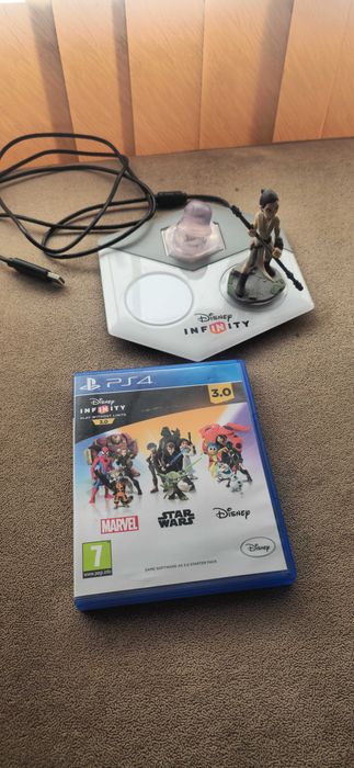 PS4 Disney Infinity 3.0 + Фигурка Playstation