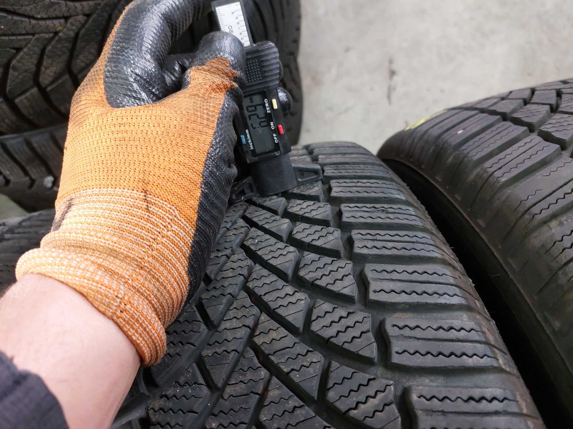 4бр зимни гуми Bridgestone 215 55 17 dot2520