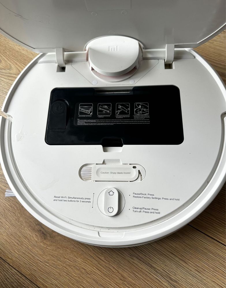 Vand robot aspirator stare impecabila urgent!!