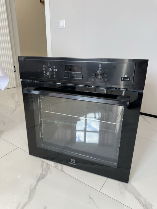 Духовой шкаф Electrolux