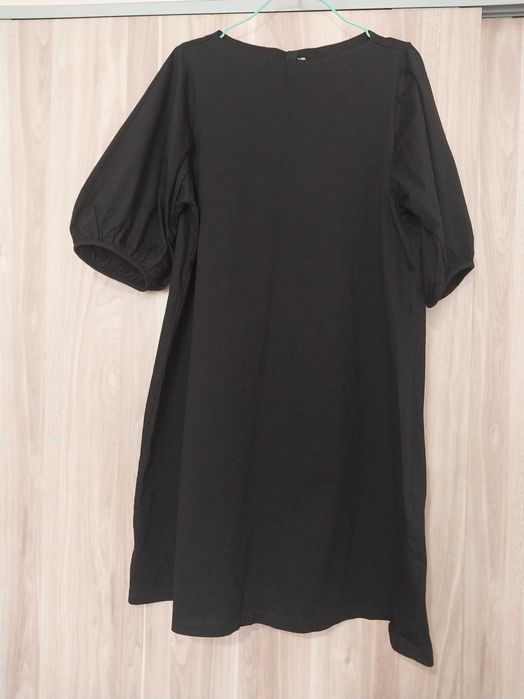 Продаётся платье фирмы UNIQLO