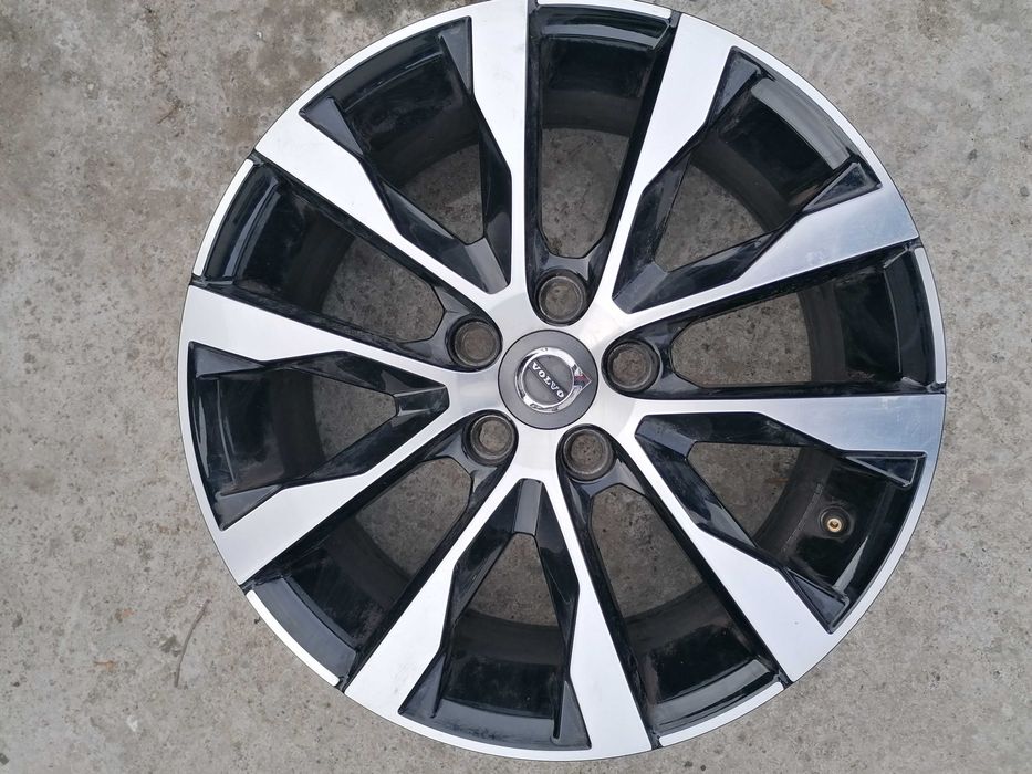 Janta Volvo V40 R17 Model Rodinia