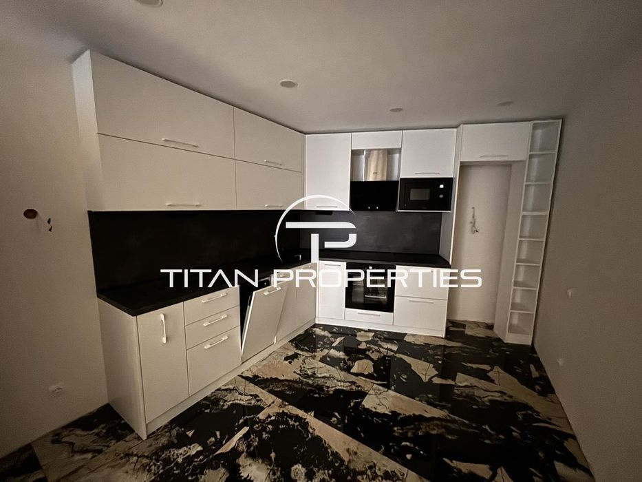 Дава се под наем Тристаен апартамент в Бургас, Център - 100 кв.м за 867 € - Снимка #1