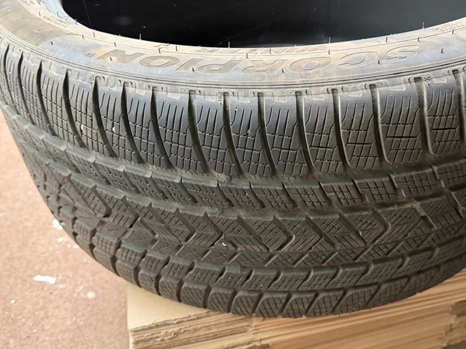Vand anvelope Pirelli Scropion iarna  doua dimensiuni R22 35/315 si275