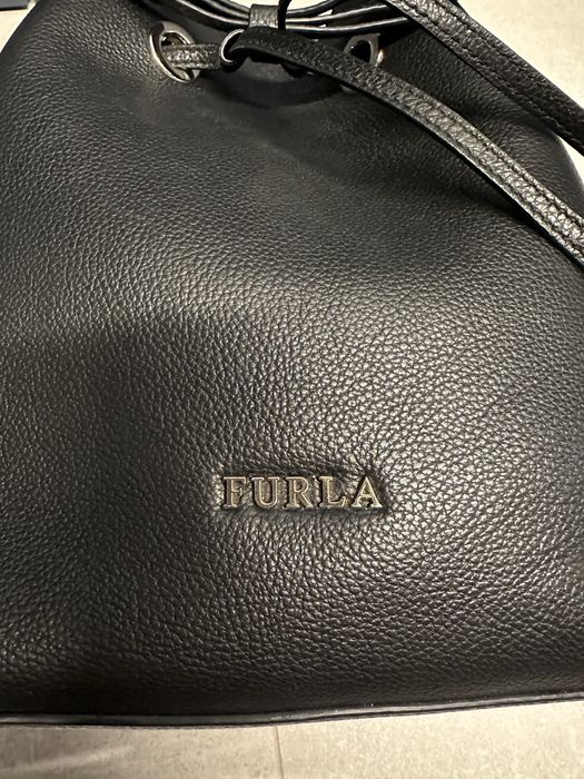 Дамска черна чанта FURLA