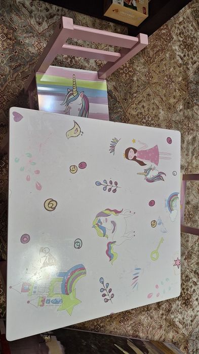 Donez masuta + scaune pentru fetite