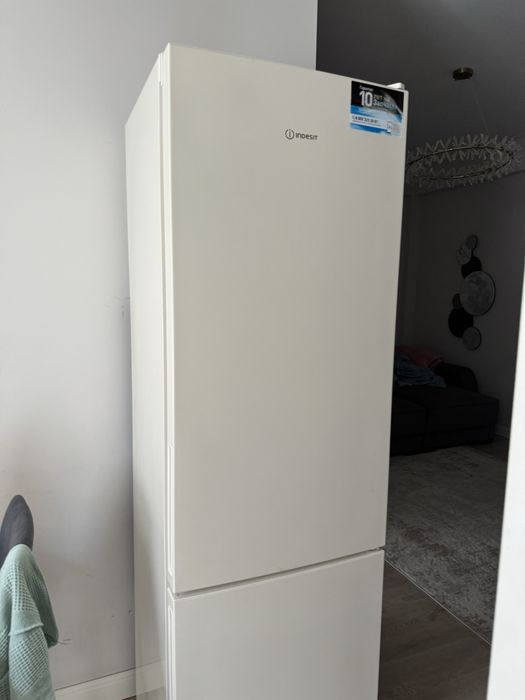 Продам холодильник INDESIT